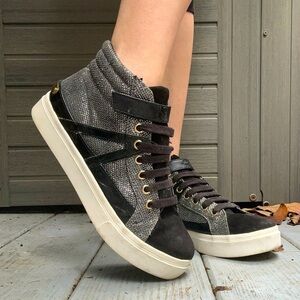 Juicy Couture size 6 Sneakers